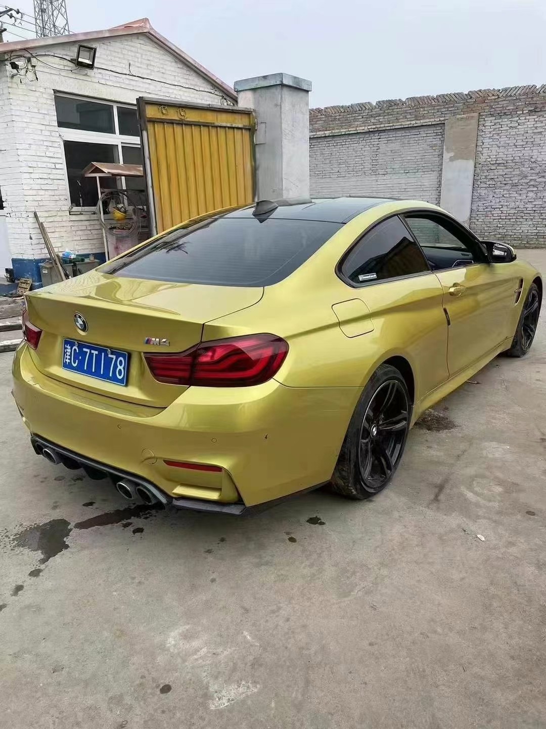 北京19年宝马M4中型车6