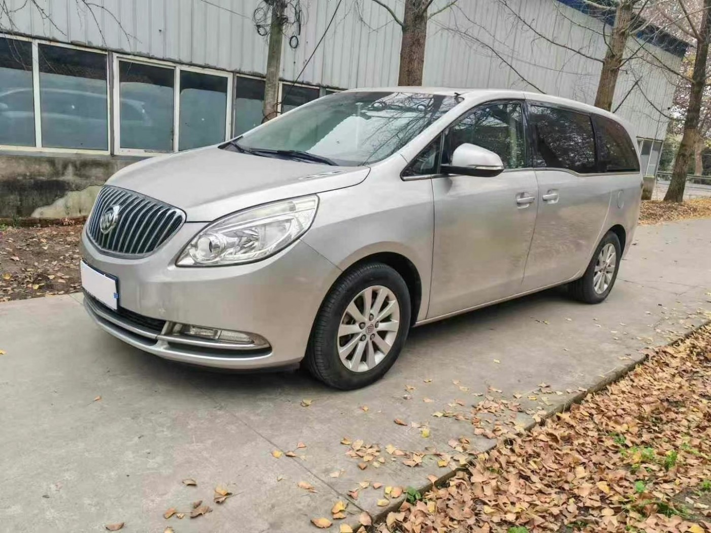 成都市12年别克GL8MPV1