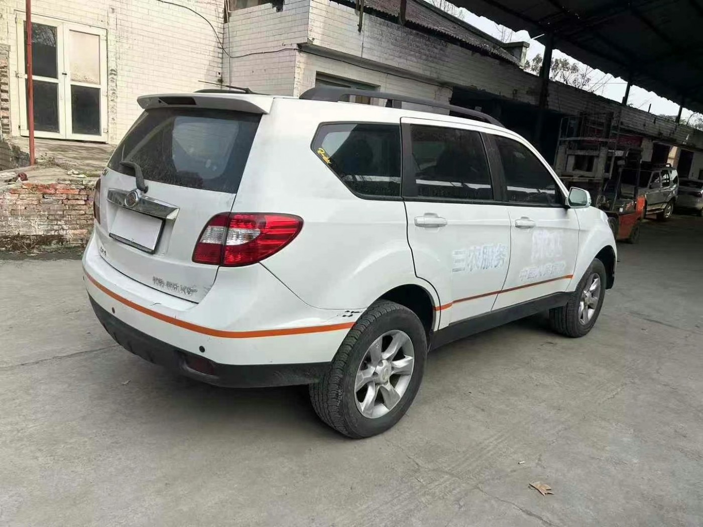 成都市14年陆风X8SUV4