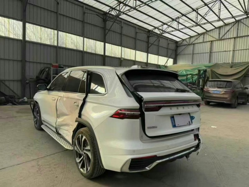 北京22年华为问界SUV5