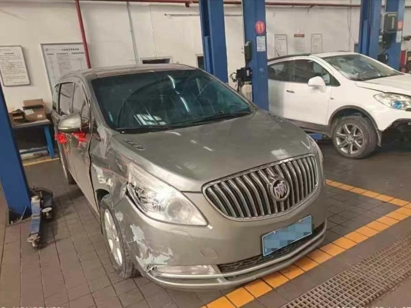 西宁市15年别克GL8MPV2