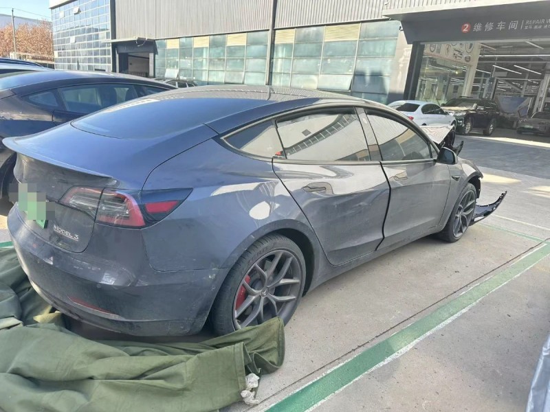 郑州市22年特斯拉MODEL 3中型车5