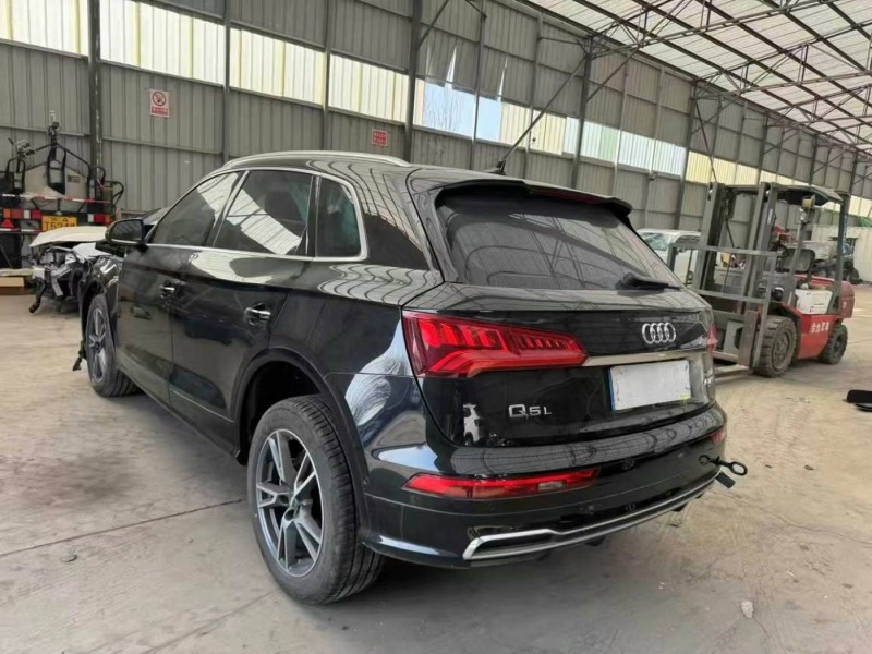 北京21年奥迪Q5LSUV4